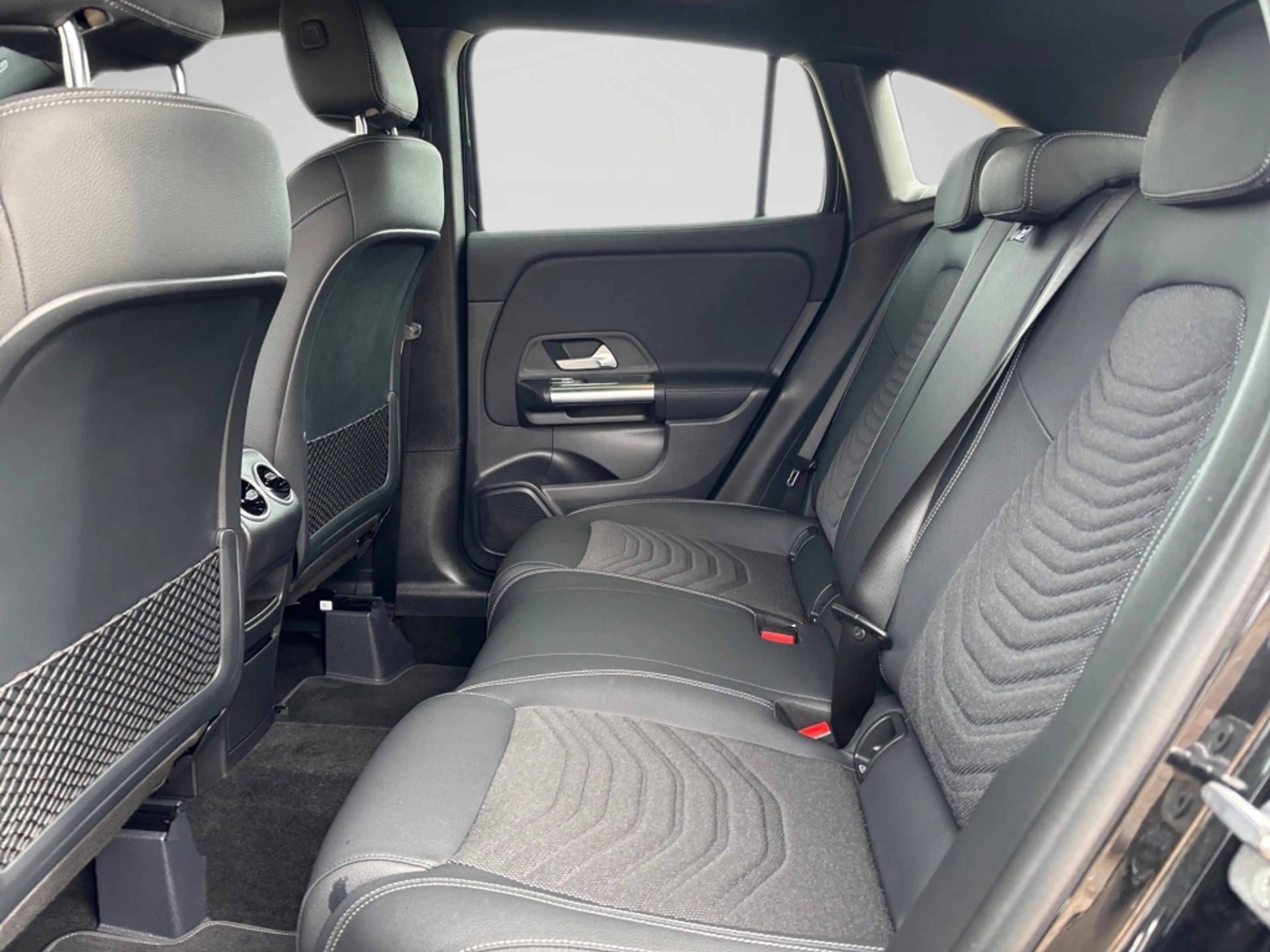 Mercedes-Benz GLA 200 PROGRESSIVE AHK LED ADV. MBUX — photo 9