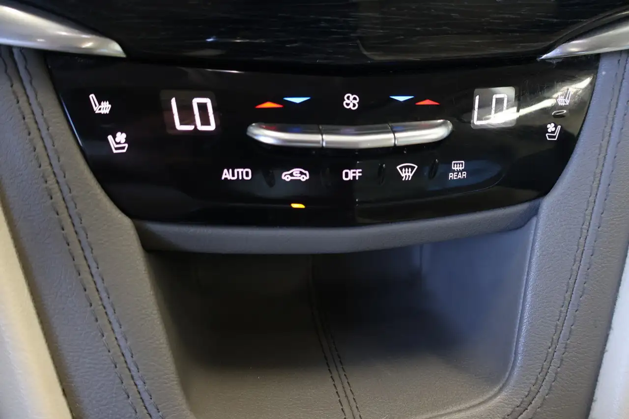 Cadillac XT6 снимка Cadillac XT6