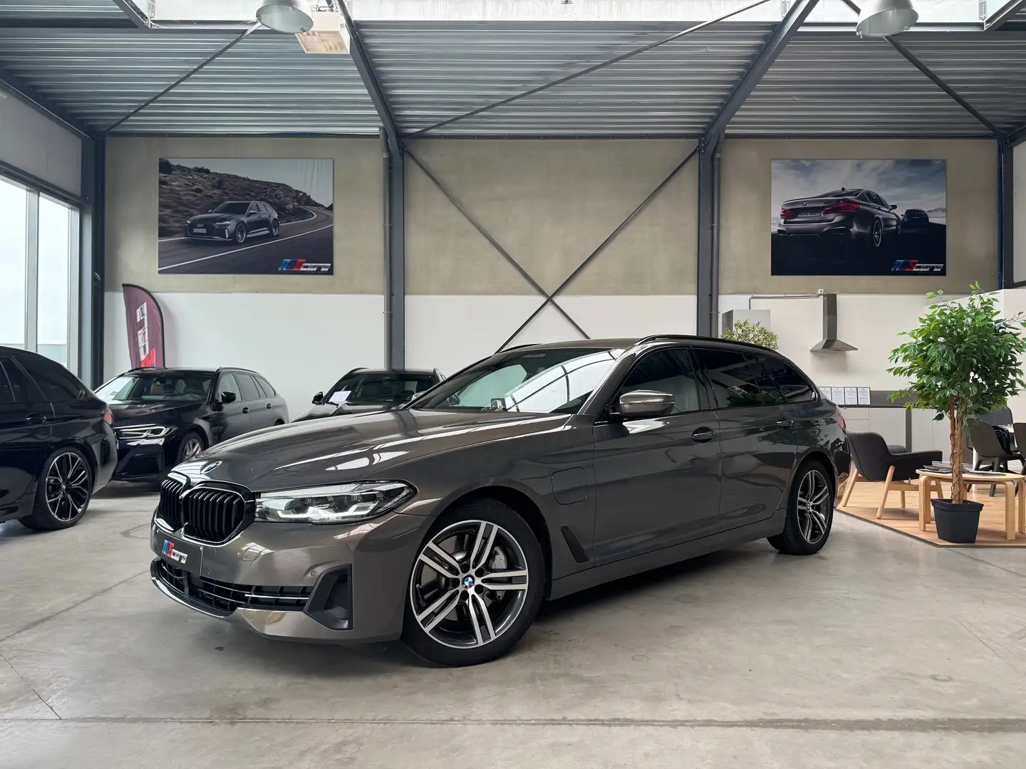 BMW 530 e Luxury Line, 04/2021, 100.000kms Gris - 1