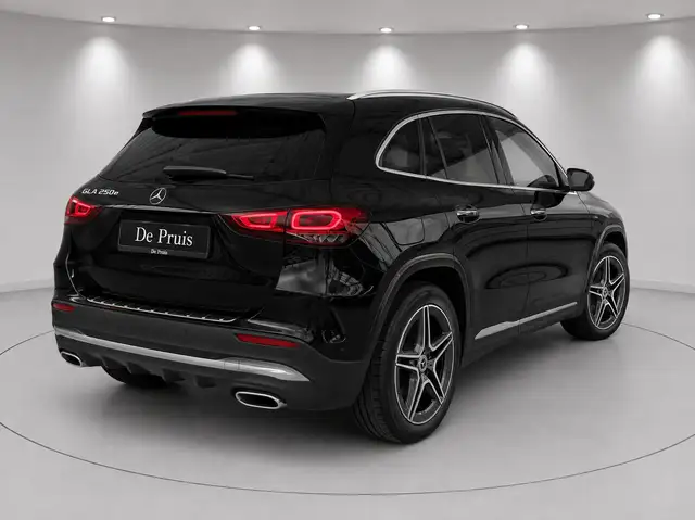 Mercedes-Benz Gla view 3