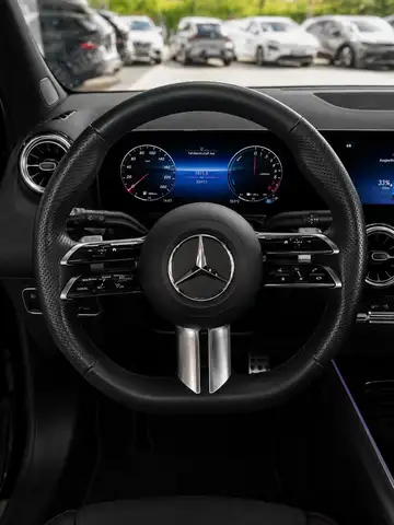 Mercedes-Benz Gla view 2