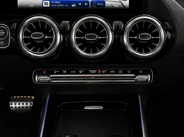 Mercedes-Benz Gla view 15