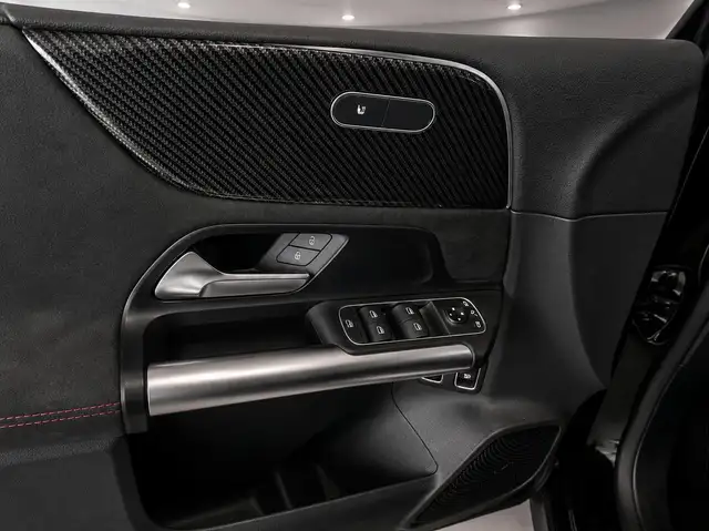 Mercedes-Benz Gla view 12