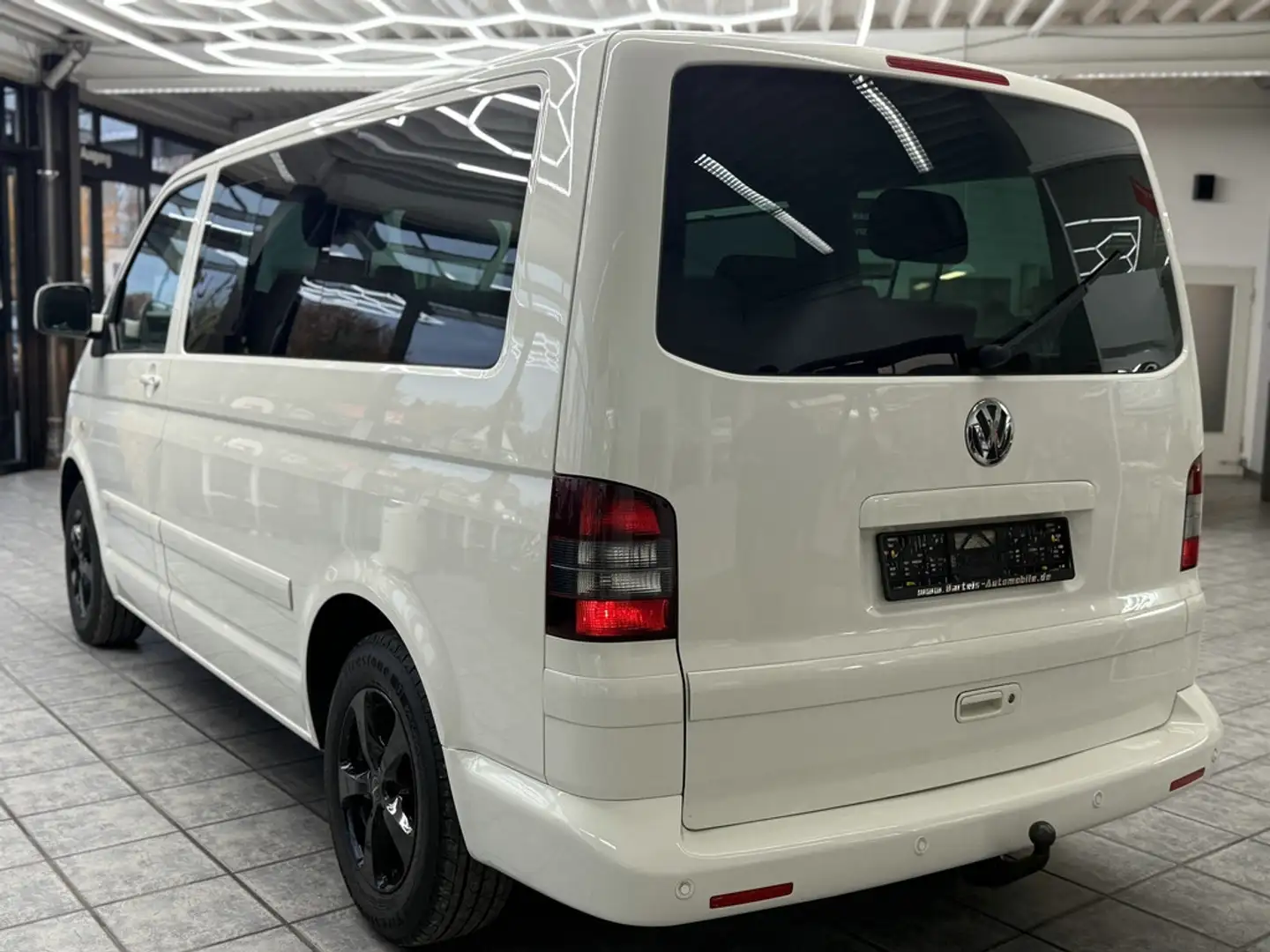 Volkswagen T5 Multivan 2.5 TDI United, 6-Sitzer, Standh. Weiß - 2