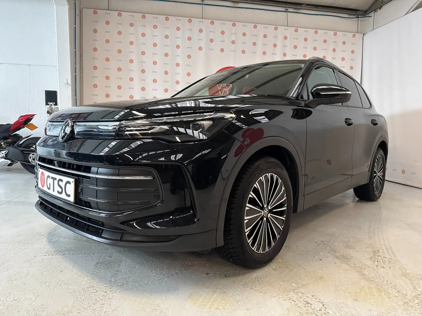 Volkswagen Tiguan 1.5 eTSI DSG Life 360 camera Apple Lane assist Noir - 1