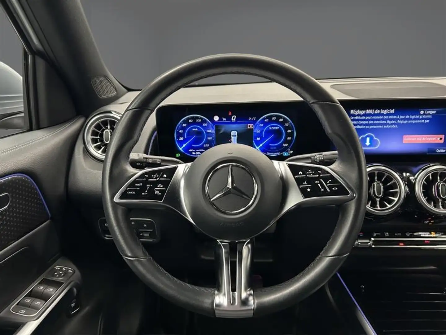 Mercedes-Benz EQB 250 + Luxury Line Facelift 7 PLACES Argent - 2