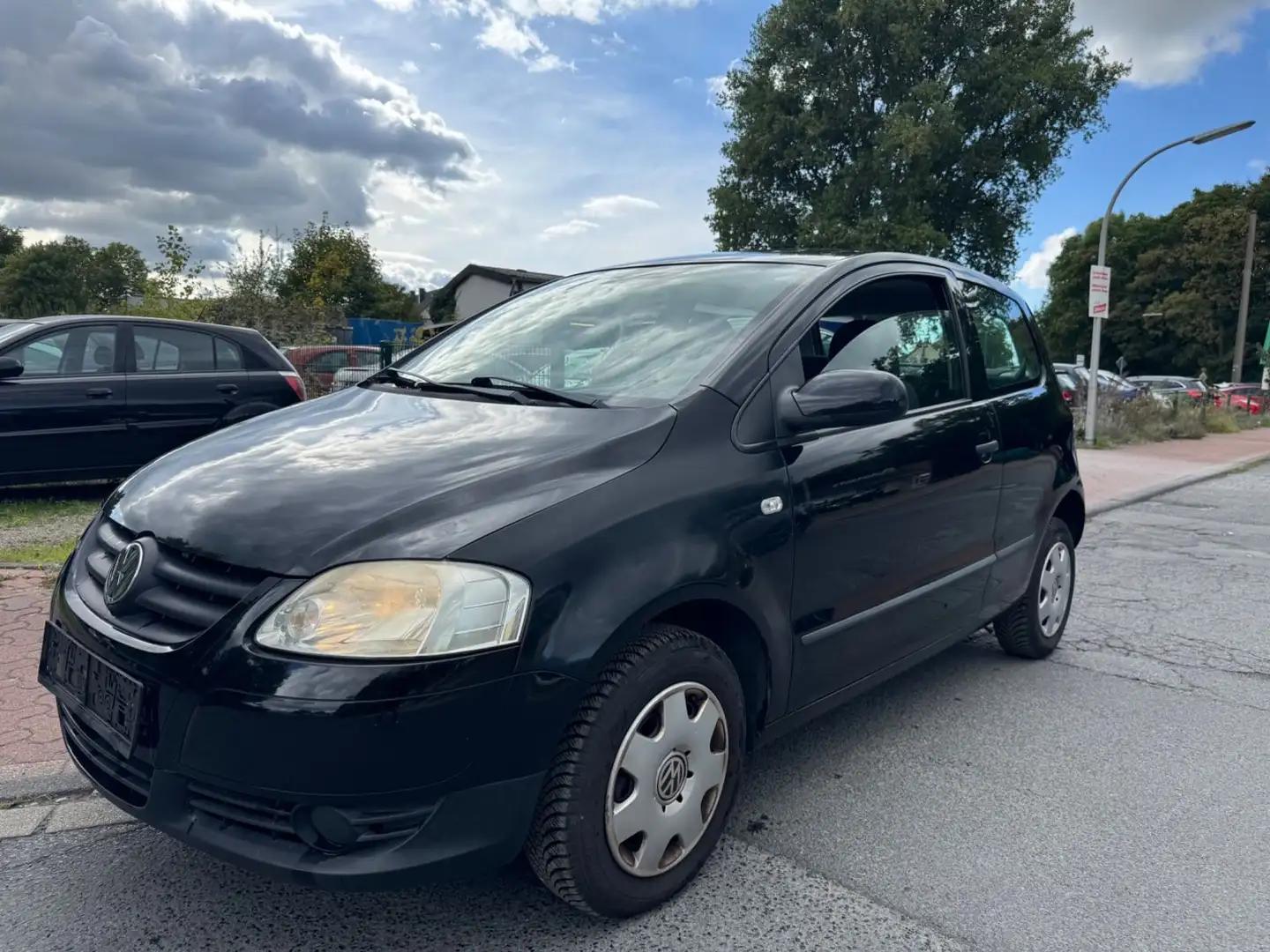 Volkswagen Fox 1.2 3.HAND/SCHECKHEFT/TÜV-SERVICE-NEU! Schwarz - 1