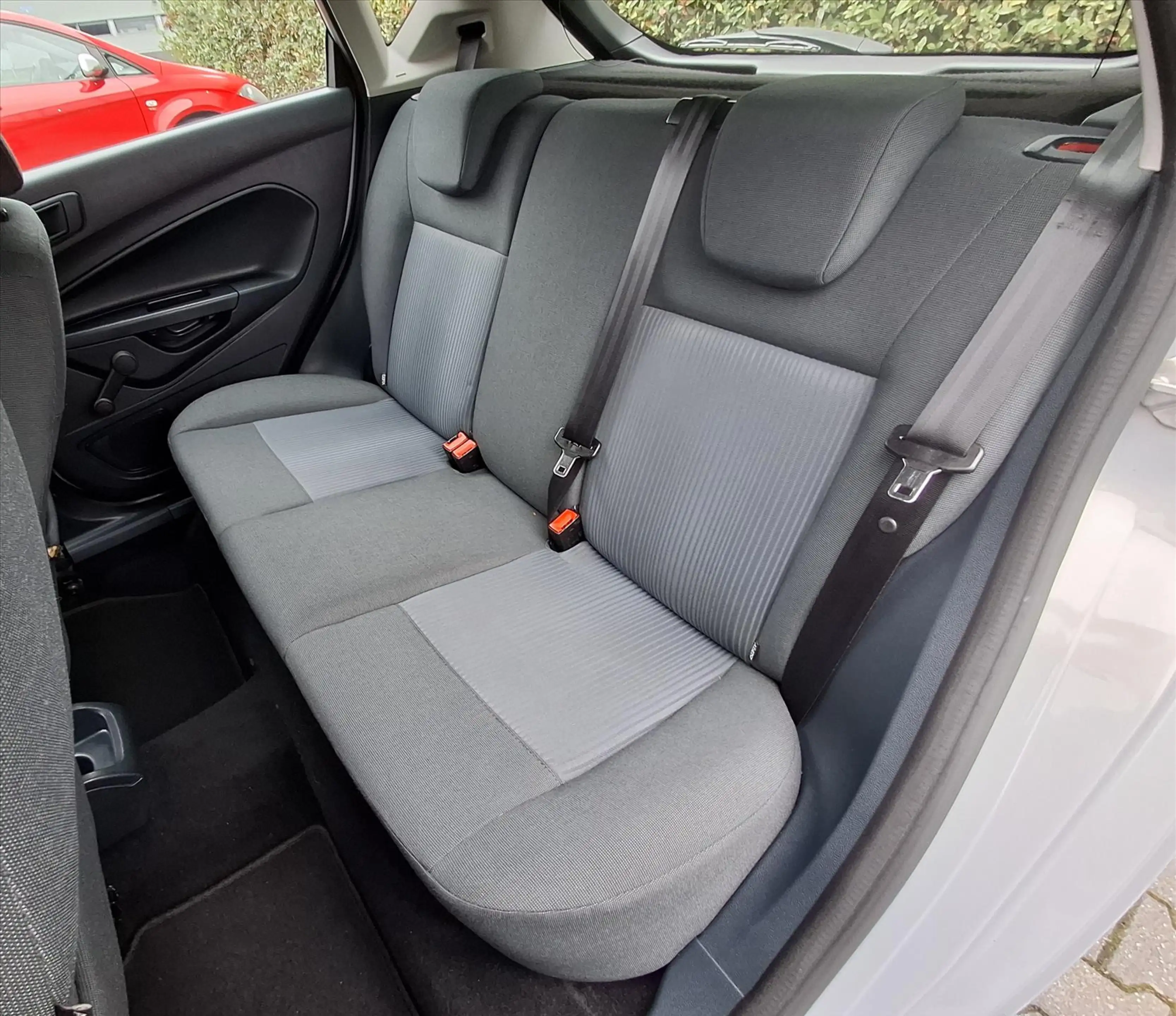 Ford Fiesta 1.4 96pk 5D Trend Airco — photo 12