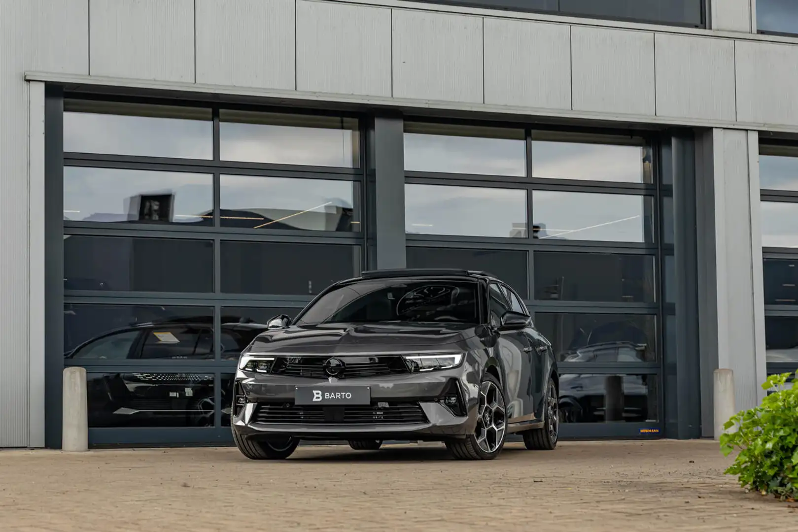 Opel Astra Plugin Hybrid 180pk | Volledig Leder | Pano. sc... Grijs - 1