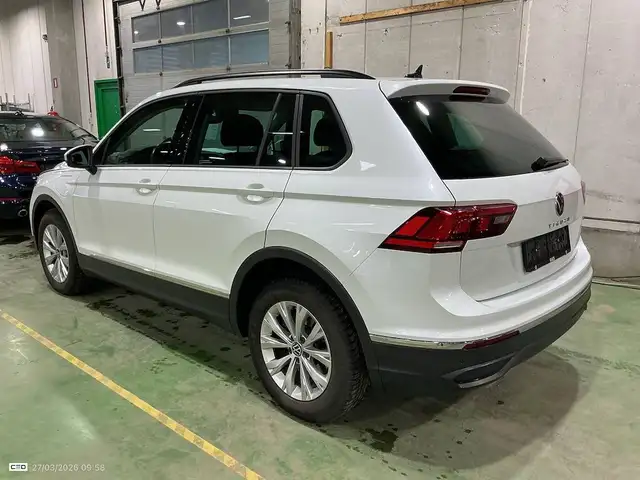 Volkswagen Tiguan view 2