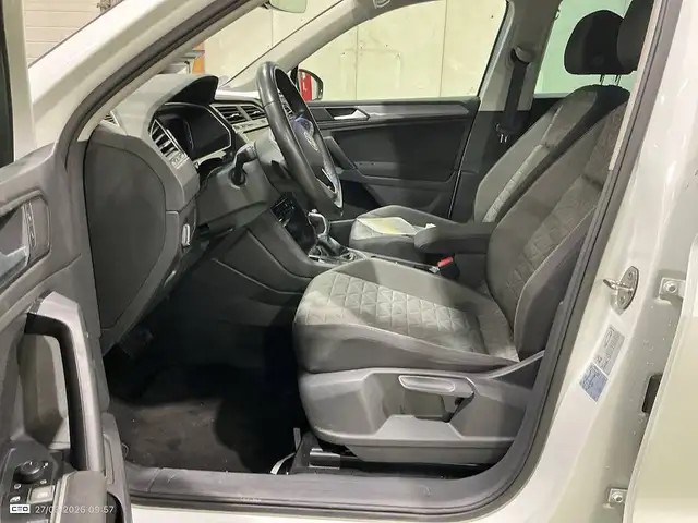 Volkswagen Tiguan view 4