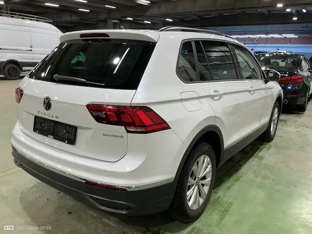 Volkswagen Tiguan view 3