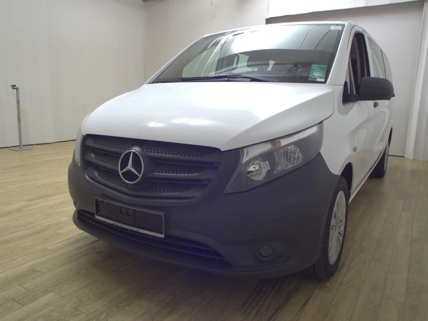 Mercedes-Benz Vito Tourer 114 CDI extralang 8-Sitze Navi PDC Weiß - 2