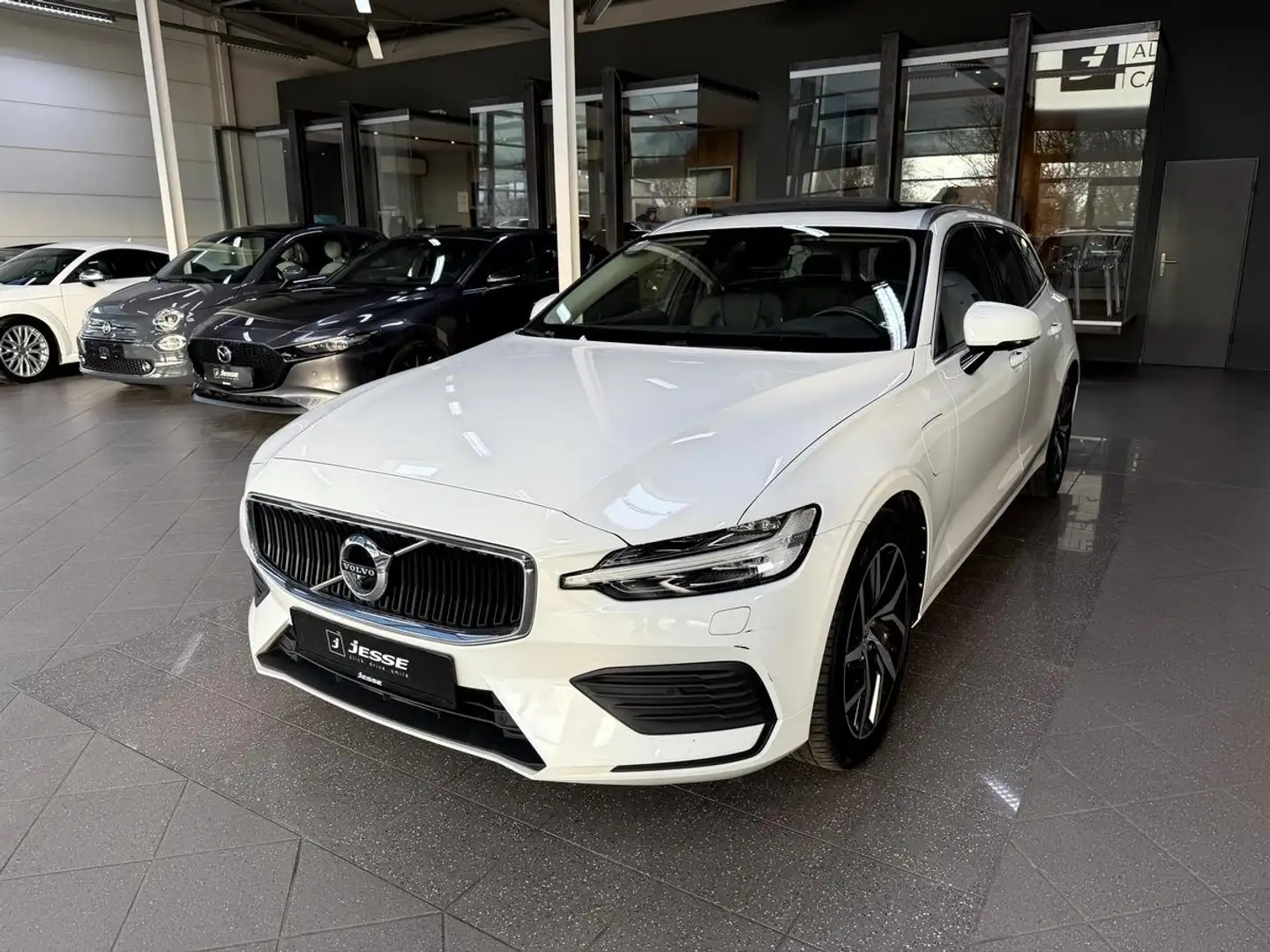 Volvo V60 T6 AWD Inscription LED Pano 360 HUD H&K Blanc - 1