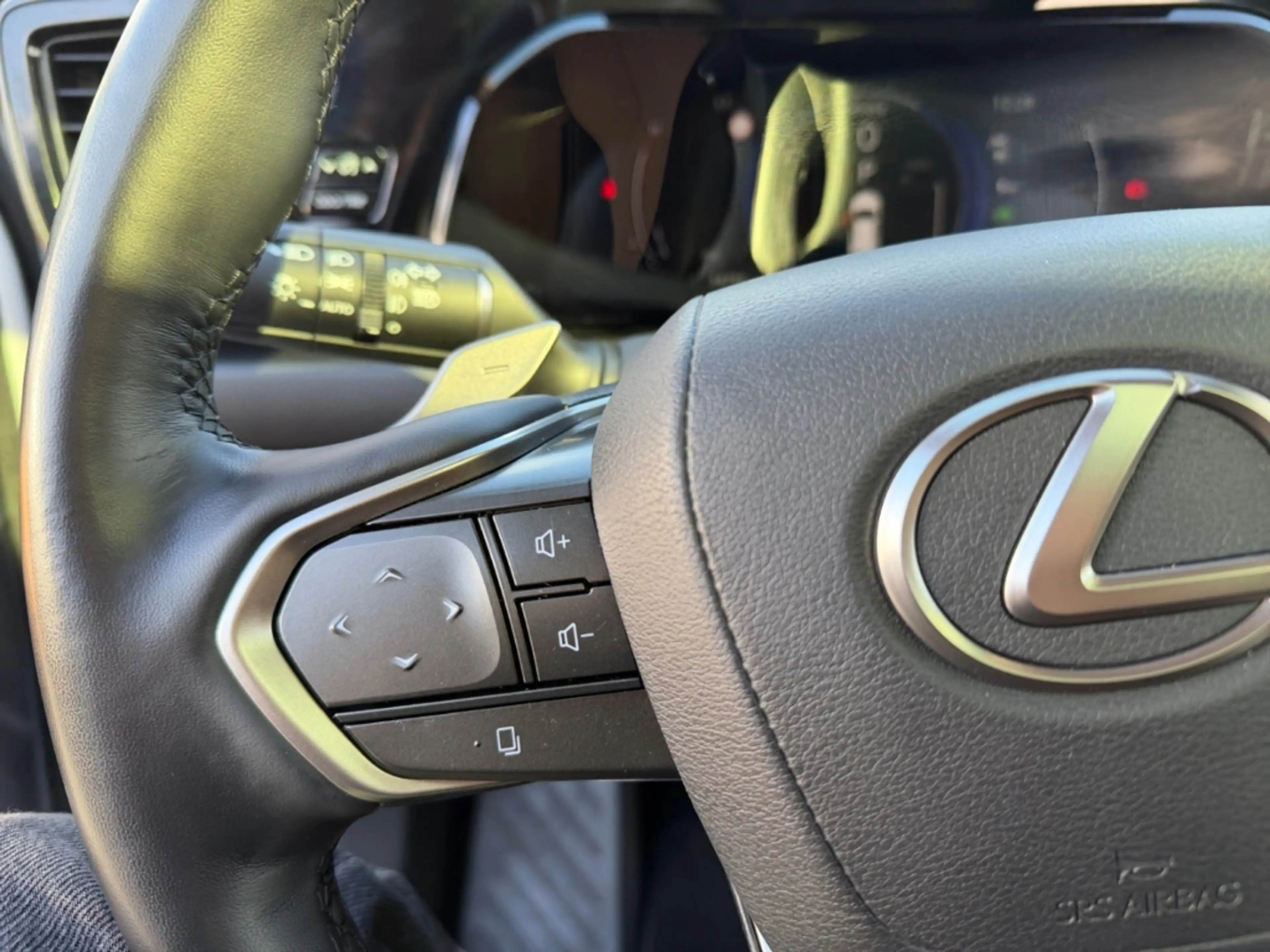 Lexus NX 350h Executive Line *Bi-LED*360°*el. Sitze*ACC* — photo 13