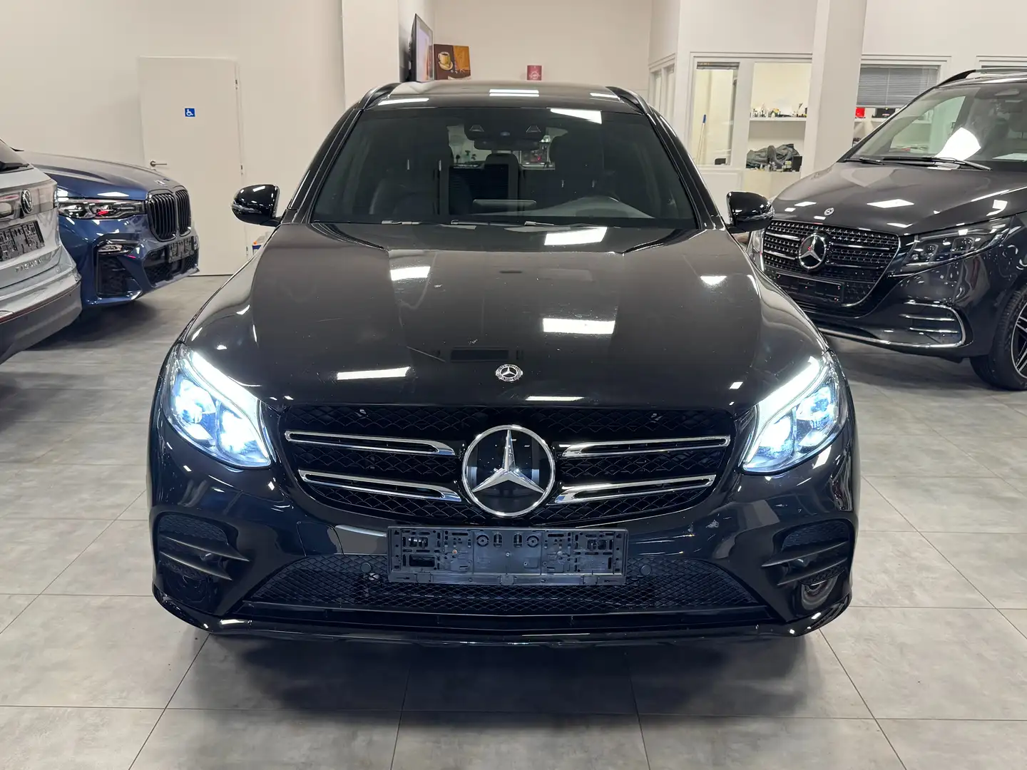 Mercedes-Benz GLC 350 GLC 350e 4Matic 7G AMG Line*PANO*HUD*AIR*AHK*DISTR Zwart - 2