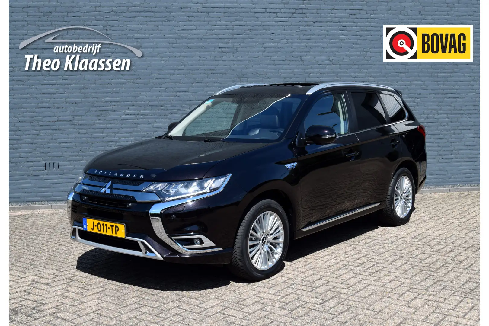 Mitsubishi Outlander 2.4 PHEV Intense+ Trekhaak Leer / Alcantara Schuif Чорний - 1