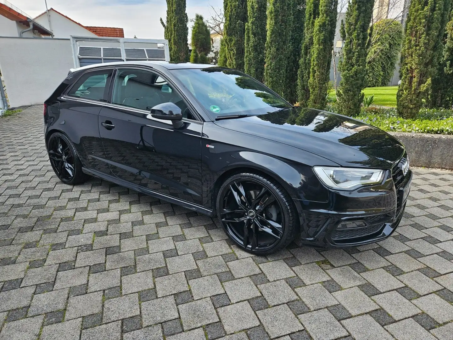 Audi A3 1,8 TFSI 3x S line Sport 20 Zoll Navi Xenon Schwarz - 2