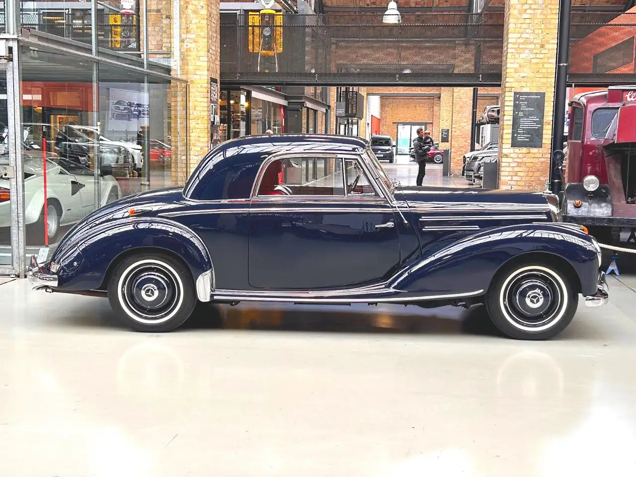 Mercedes-Benz 220