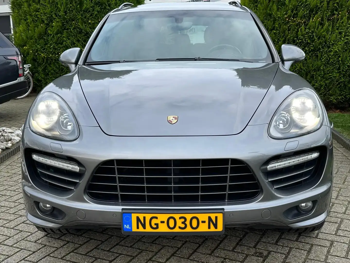 Porsche Cayenne 4.8 V8 GTS 421PK 2012 Techart Pano Luchtvering Grijs - 2