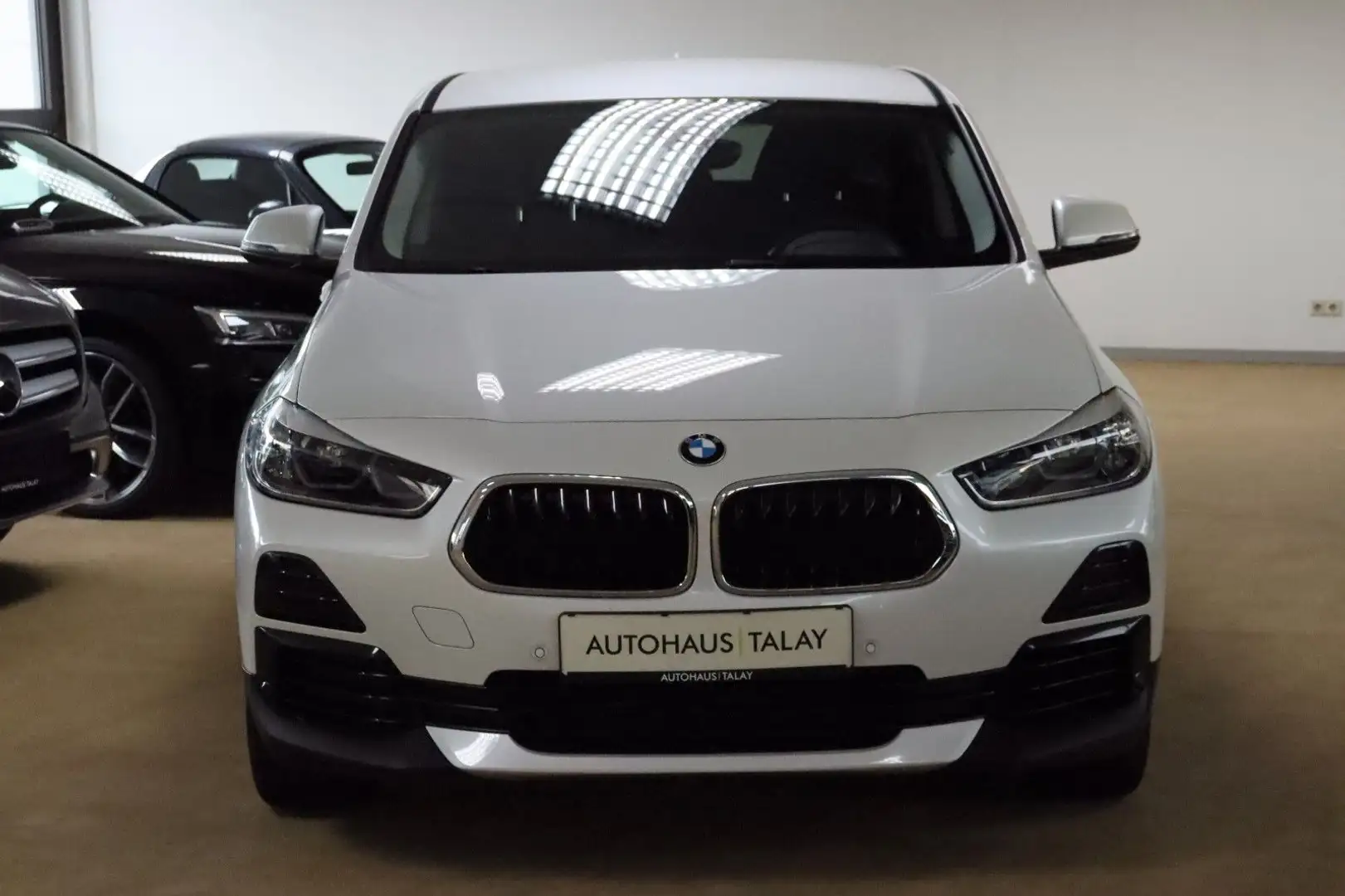 BMW X2 sDrive 20 i Advantage KAM*Garantie*Navi*Allw Weiß - 2