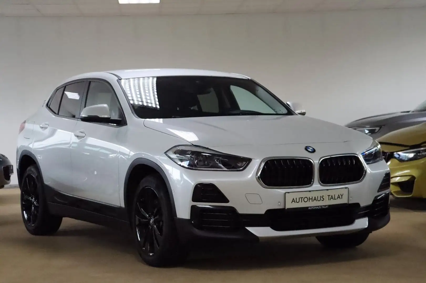 BMW X2 sDrive 20 i Advantage KAM*Garantie*Navi*Allw Weiß - 1