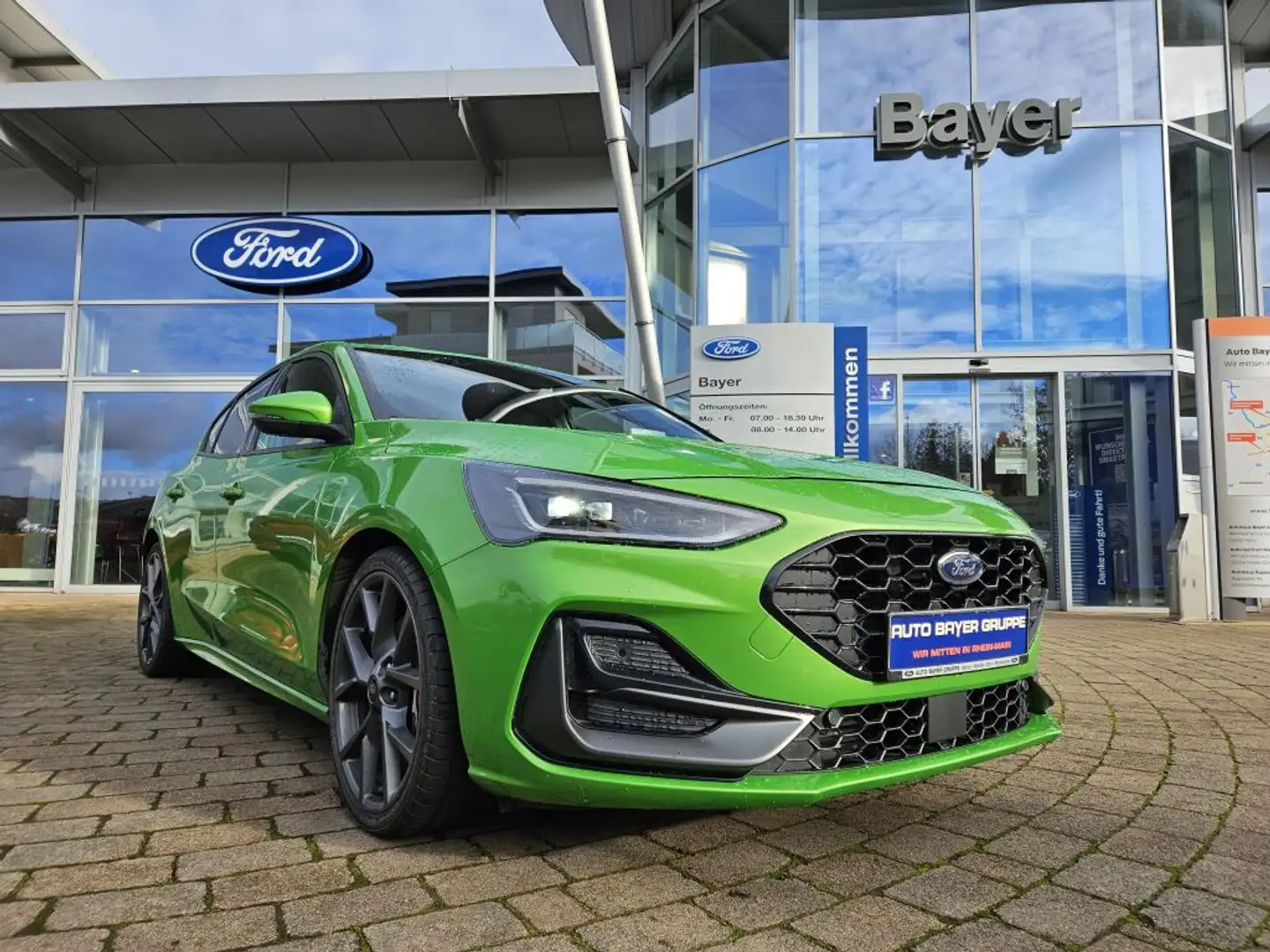 Ford Focus 2.3 EcoBoost S&S ST X Groen - 1