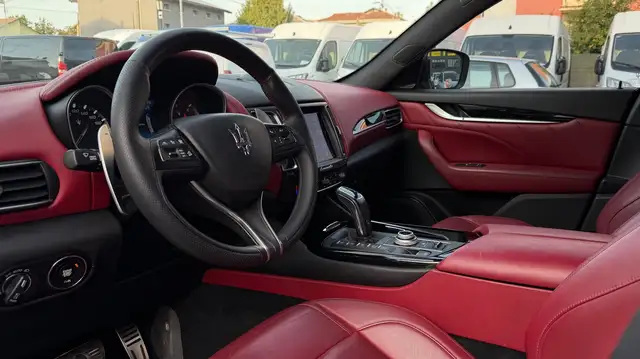 Maserati Levante view 19