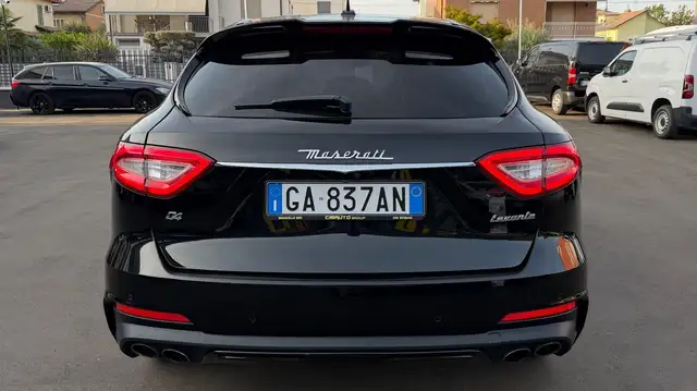 Maserati Levante view 8