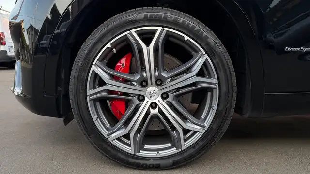 Maserati Levante view 6