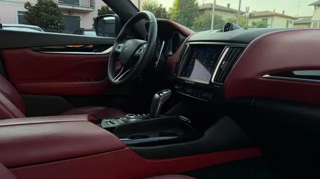 Maserati Levante view 24