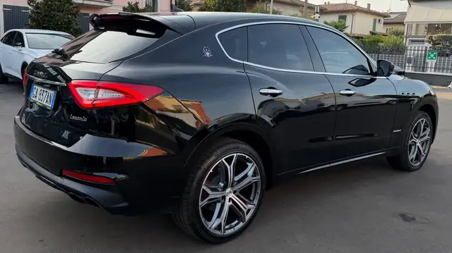 Maserati Levante view 9