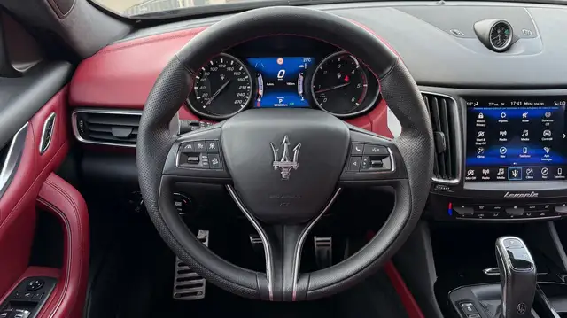 Maserati Levante view 20