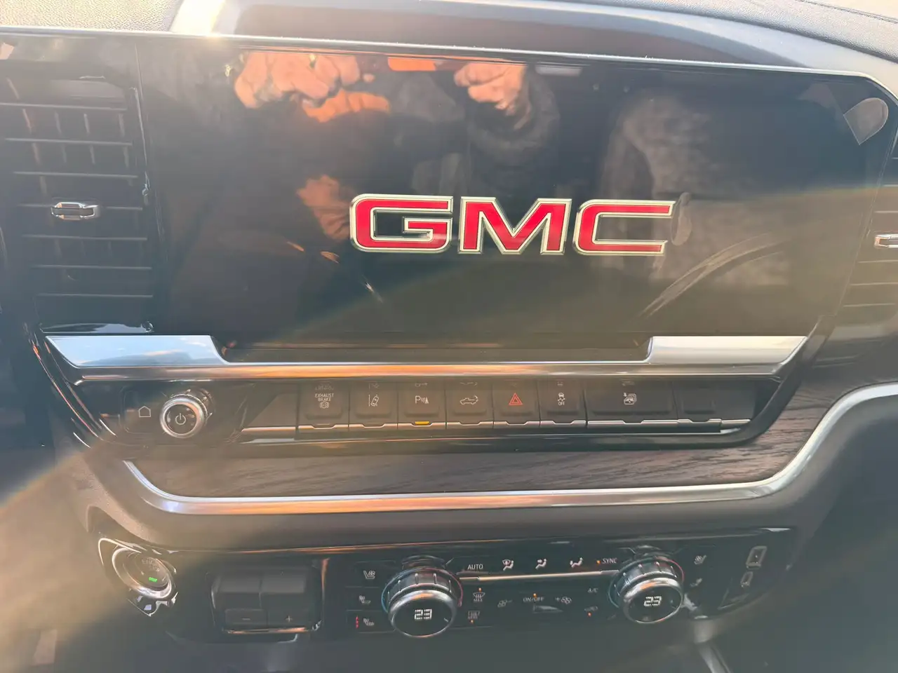 GMC Sierra 3500HD снимка GMC Sierra 3500HD