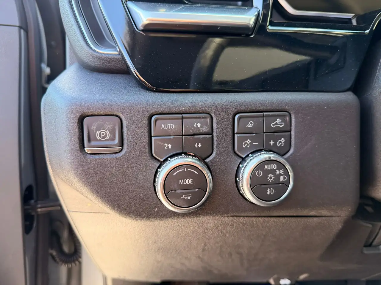 GMC Sierra 3500HD снимка GMC Sierra 3500HD