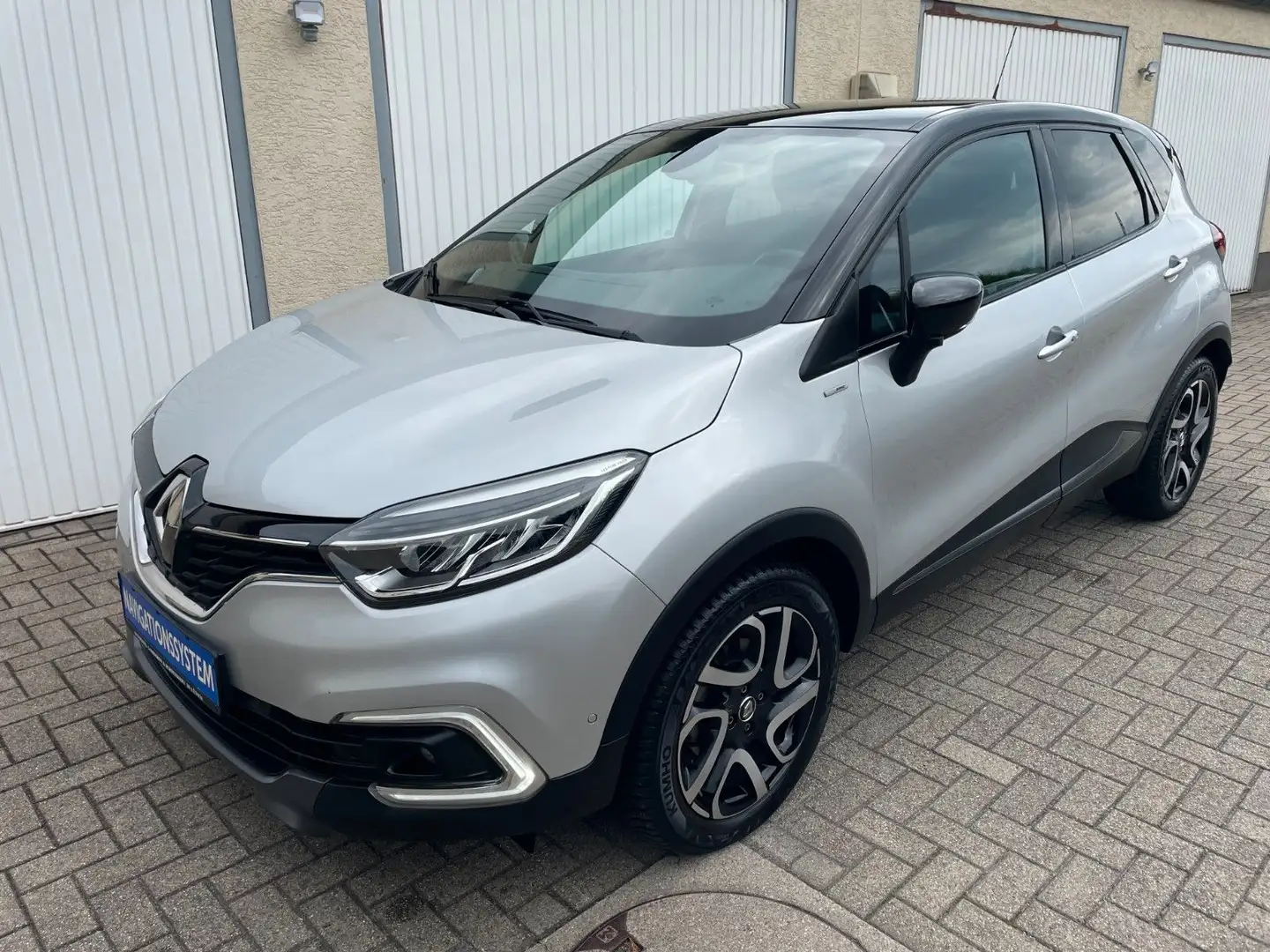 Renault Captur BOSE KAMERA TOTWINK MEDIA KEYLESGO LED XENON SHZ Schwarz - 2