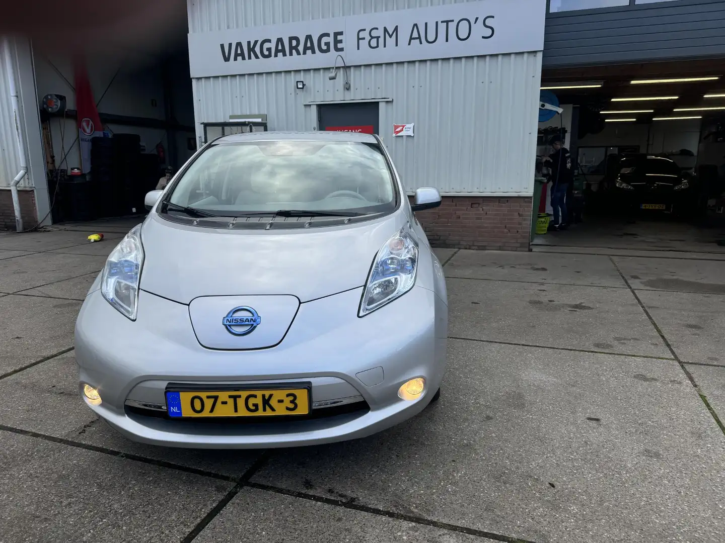 Nissan Leaf Base 24 kWh Серый - 2