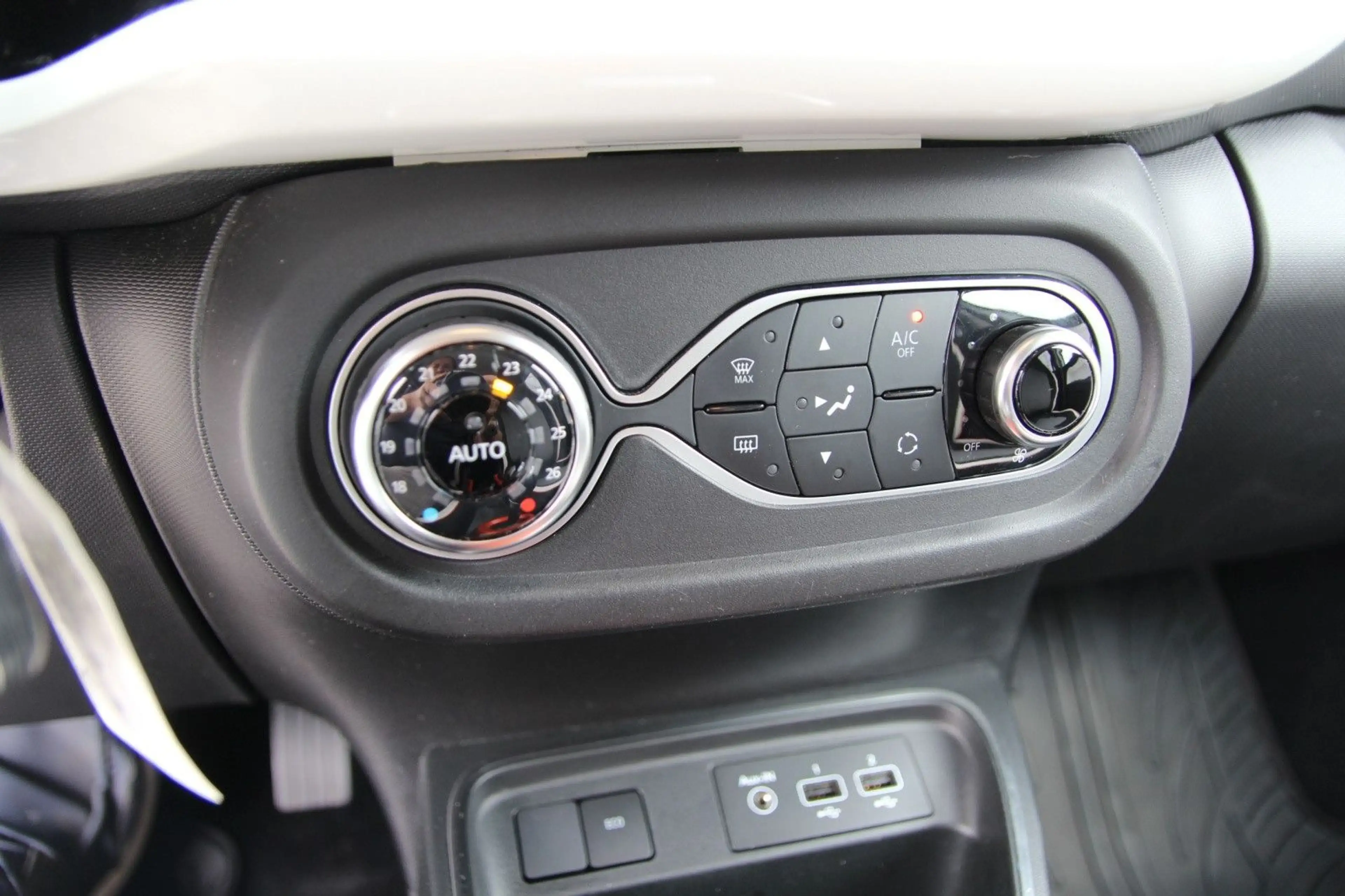Renault Twingo Vibes Electric/Navi/Kamera/ PDC — photo 15