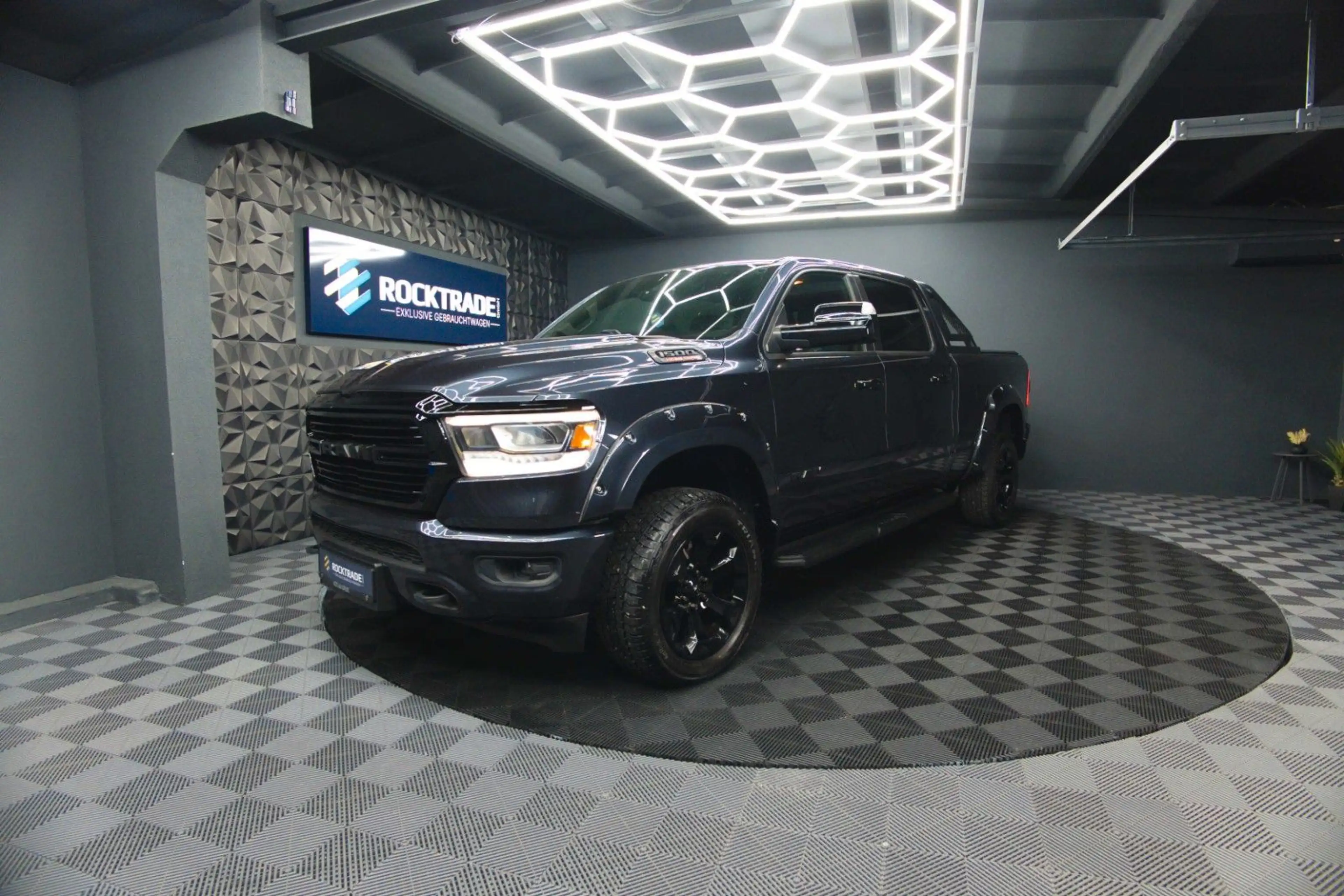 Dodge RAM 5.7 V8 HEMI 4x4 OFFROAD Night-Paket LONGBED — photo 9
