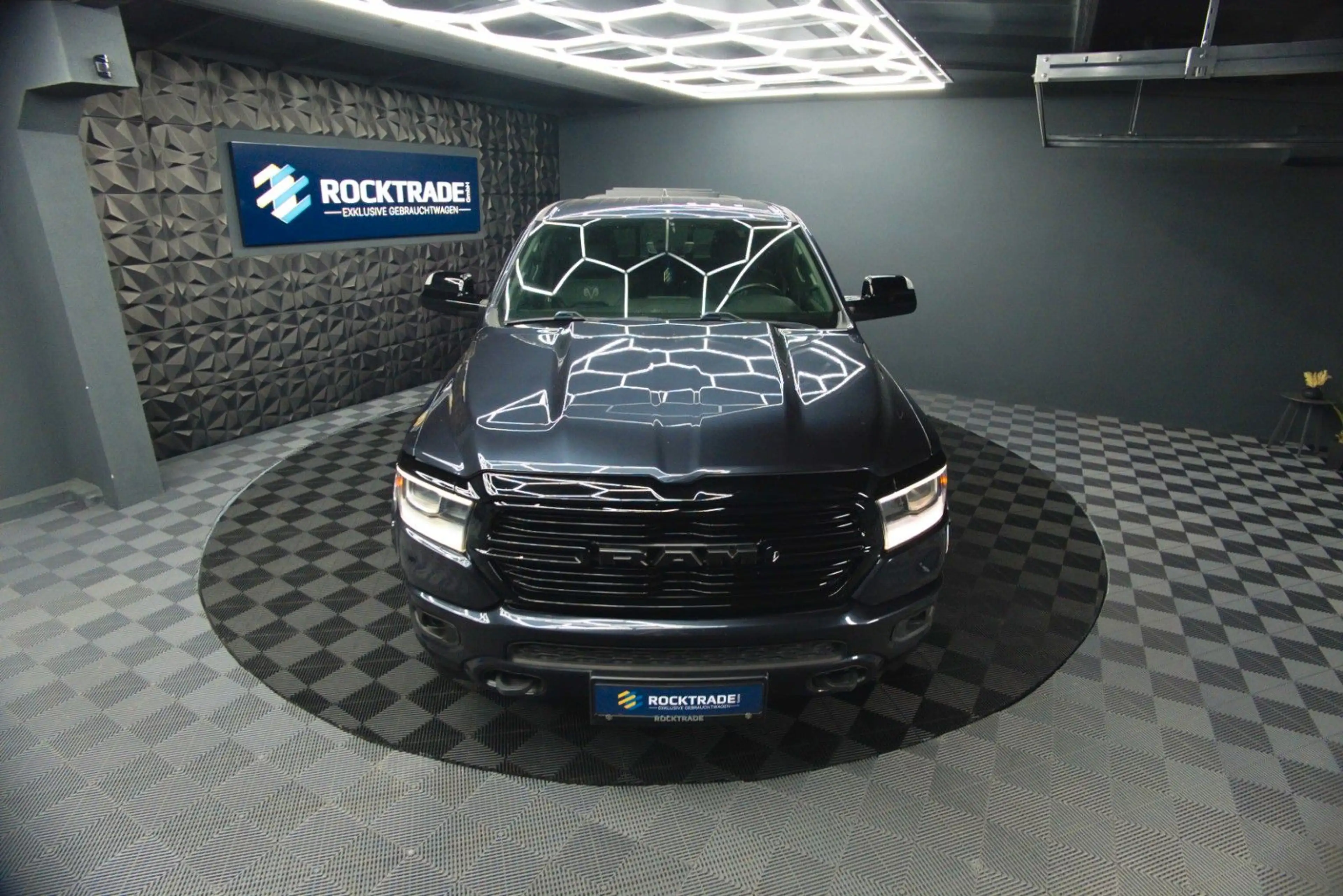 Dodge RAM 5.7 V8 HEMI 4x4 OFFROAD Night-Paket LONGBED — photo 11