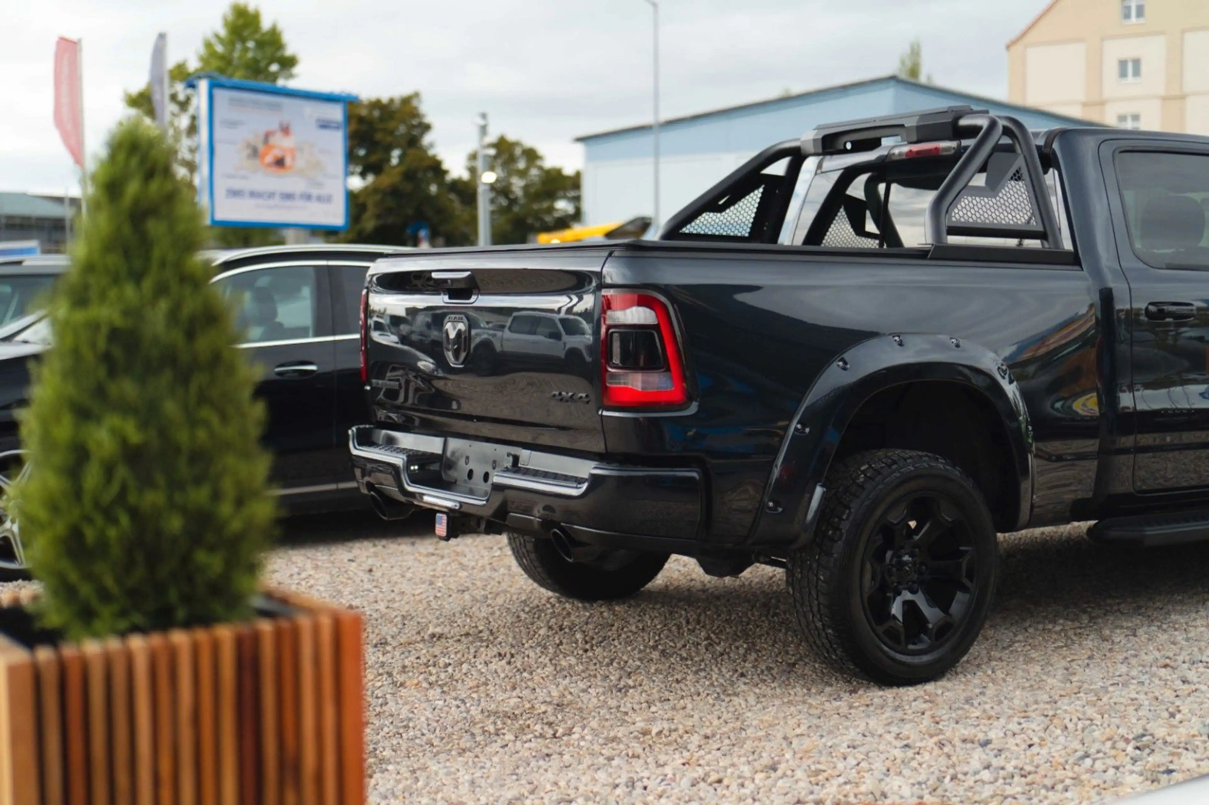 Dodge RAM 5.7 V8 HEMI 4x4 OFFROAD Night-Paket LONGBED — photo 5