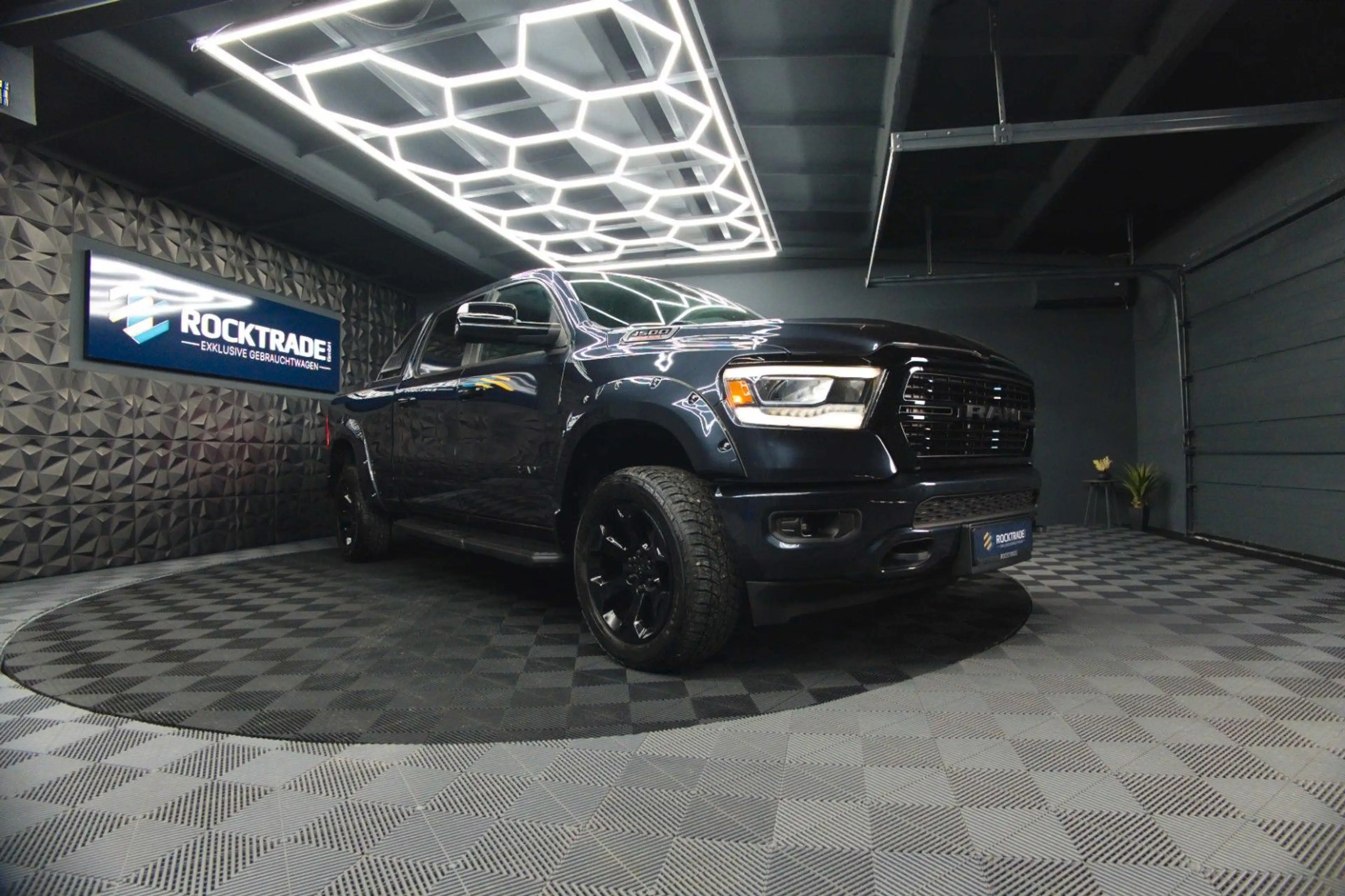 Dodge RAM 5.7 V8 HEMI 4x4 OFFROAD Night-Paket LONGBED — photo 13