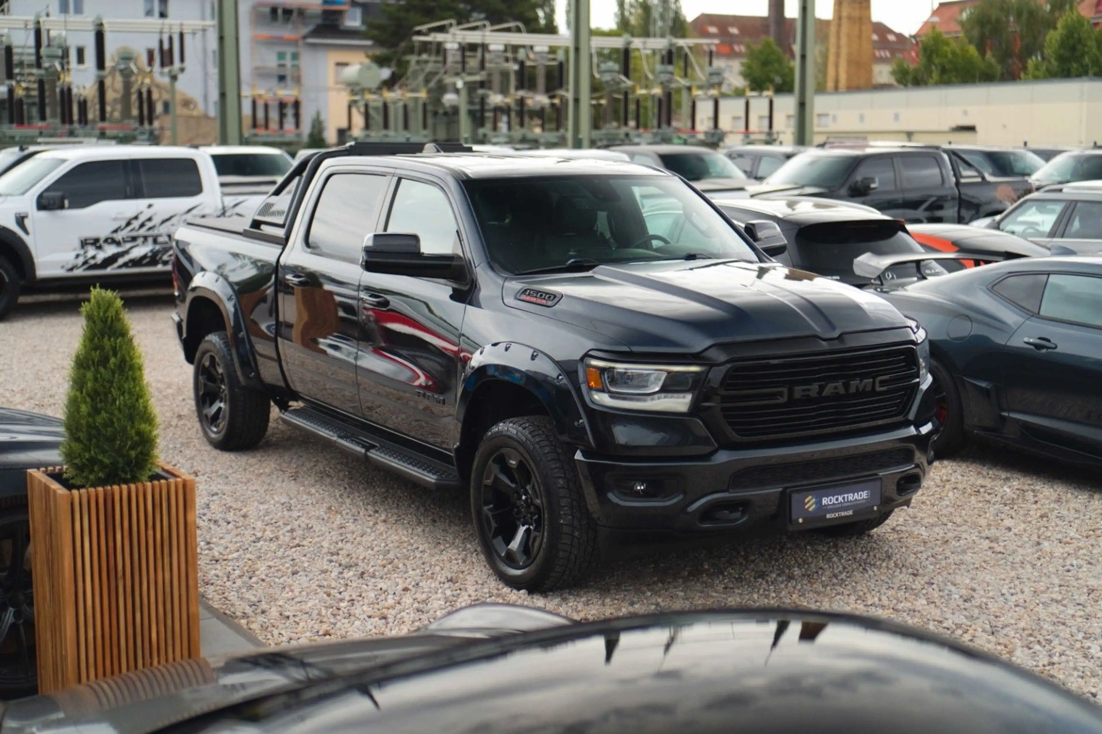 Dodge RAM 5.7 V8 HEMI 4x4 OFFROAD Night-Paket LONGBED — photo 3