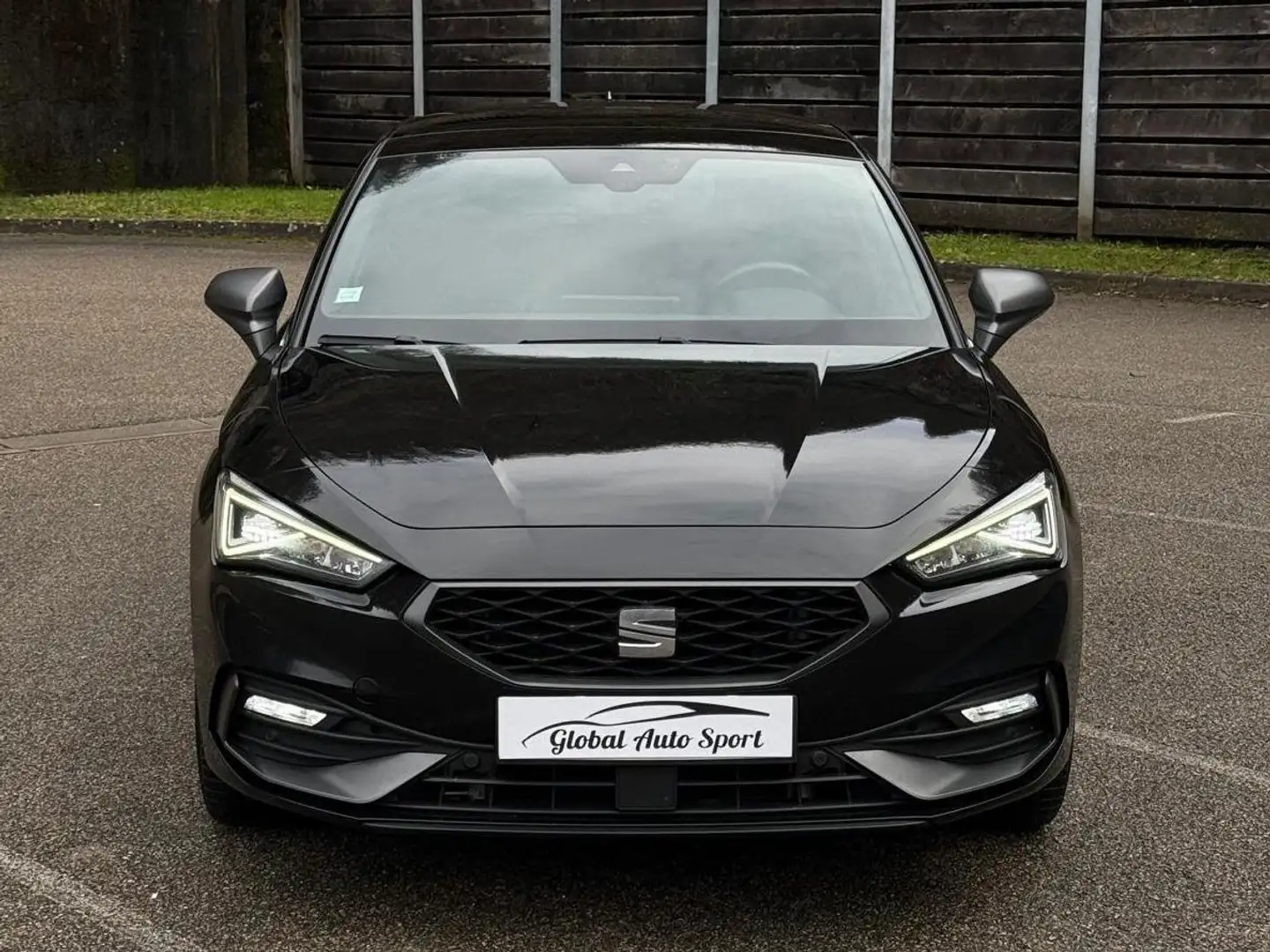 SEAT Leon e-Hybrid SEAT LEON 1.4 TFSI PHEV 204CH FR Schwarz - 2