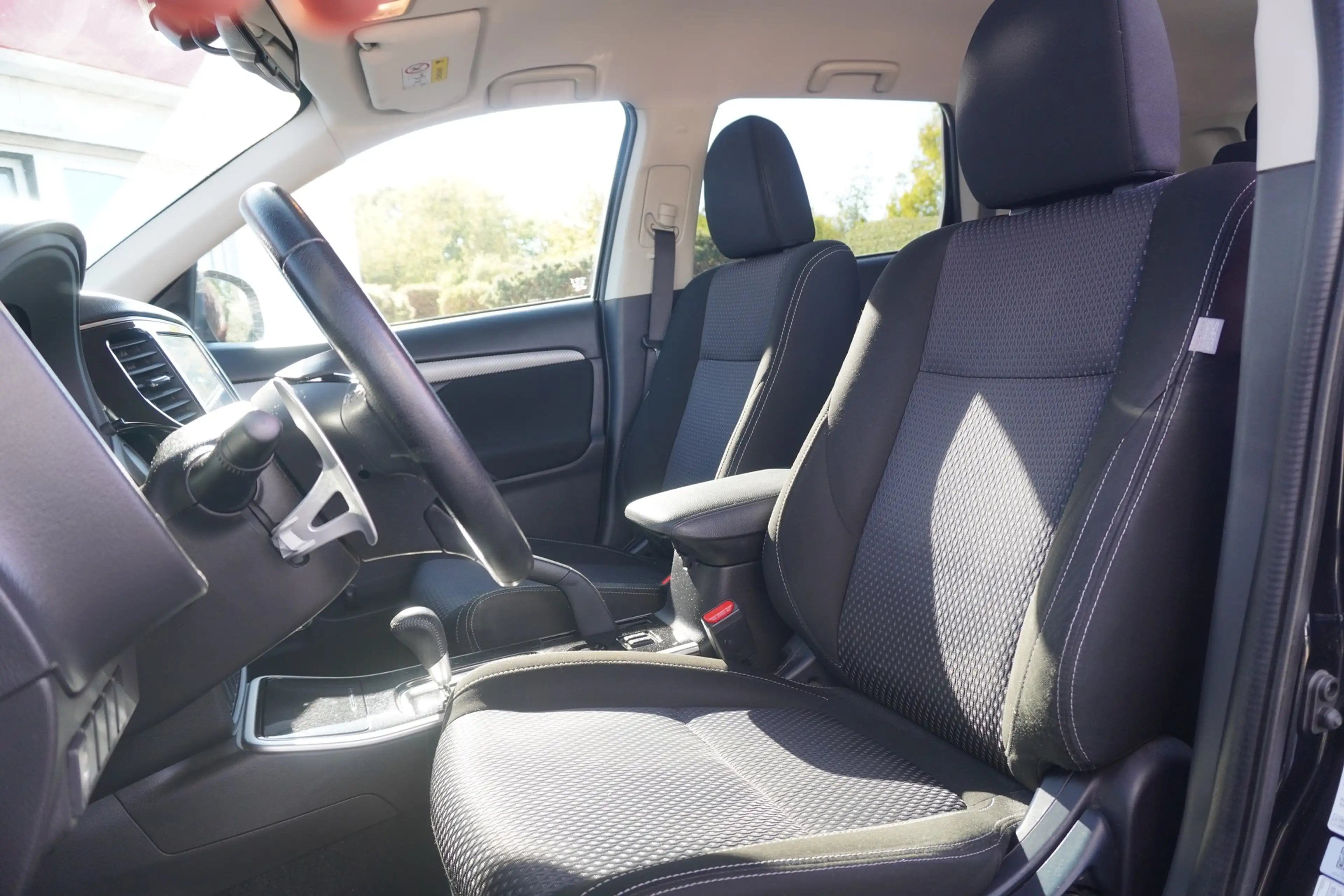 Mitsubishi Outlander 2.0 MIVEC Edition Kamera AHK Tempomat — photo 11