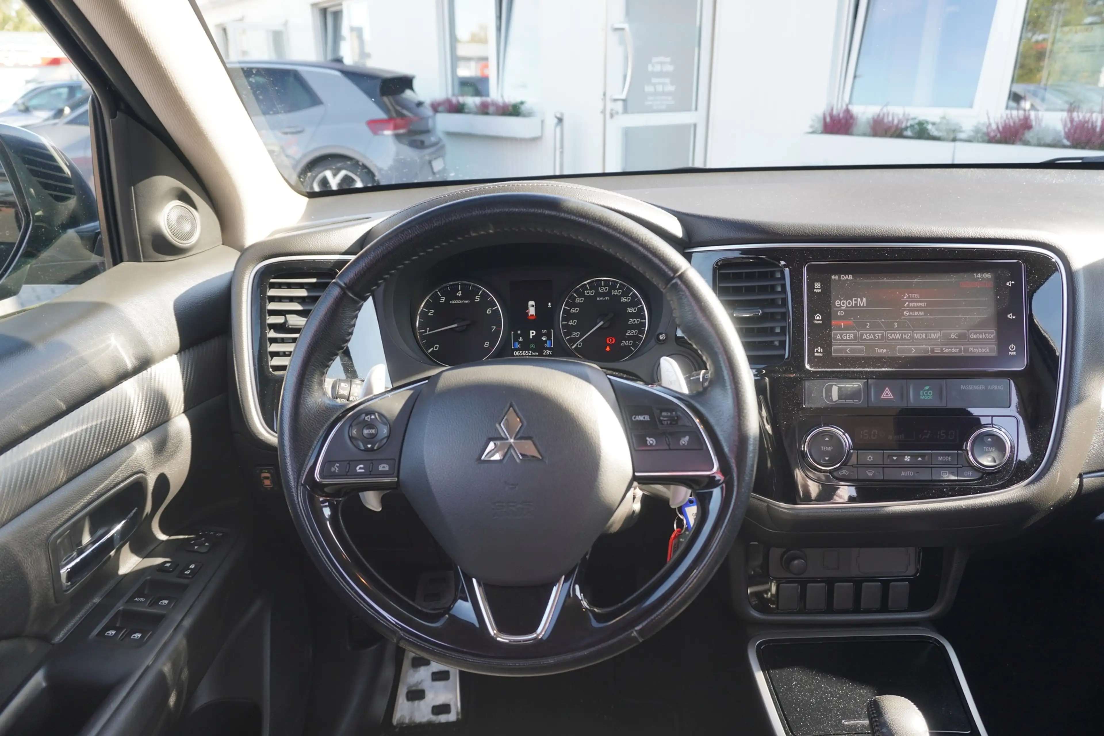 Mitsubishi Outlander 2.0 MIVEC Edition Kamera AHK Tempomat — photo 14
