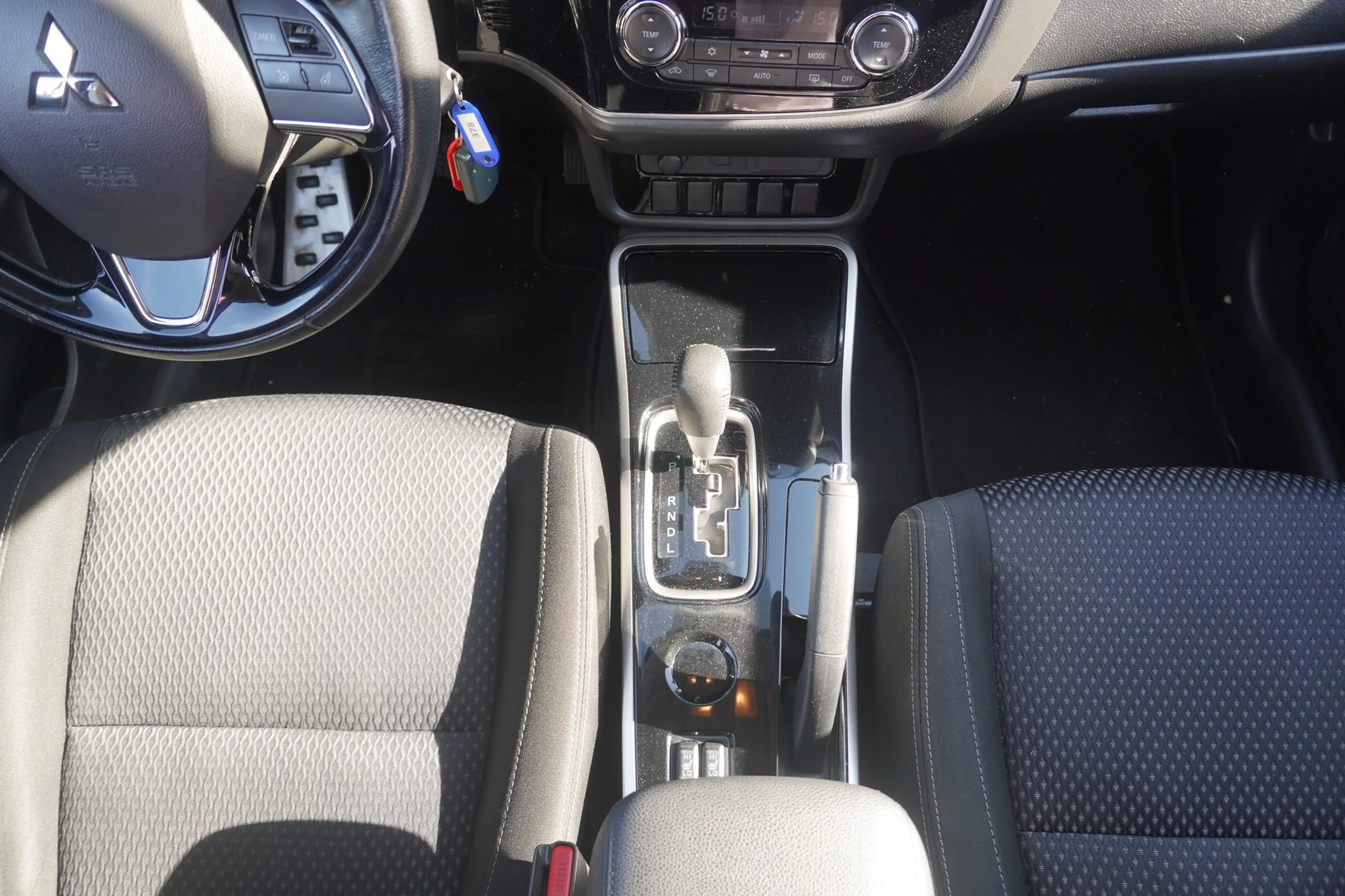 Mitsubishi Outlander 2.0 MIVEC Edition Kamera AHK Tempomat — photo 13