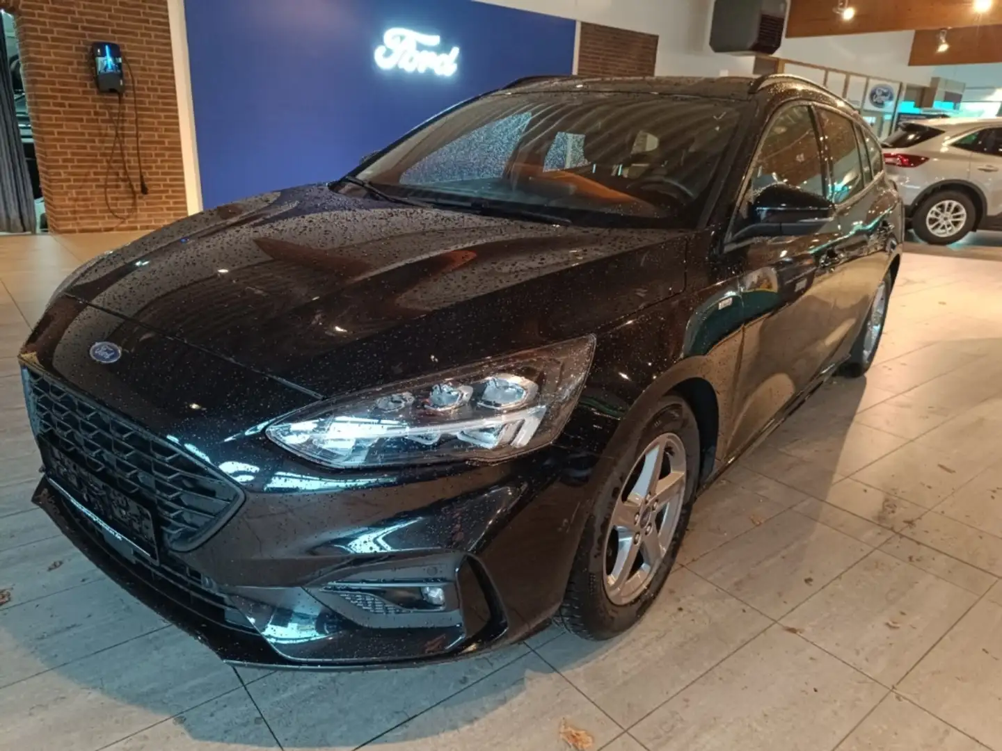Ford Focus ST-LINE NAVI / LED / ACC / AHK / KAMERA Schwarz - 2