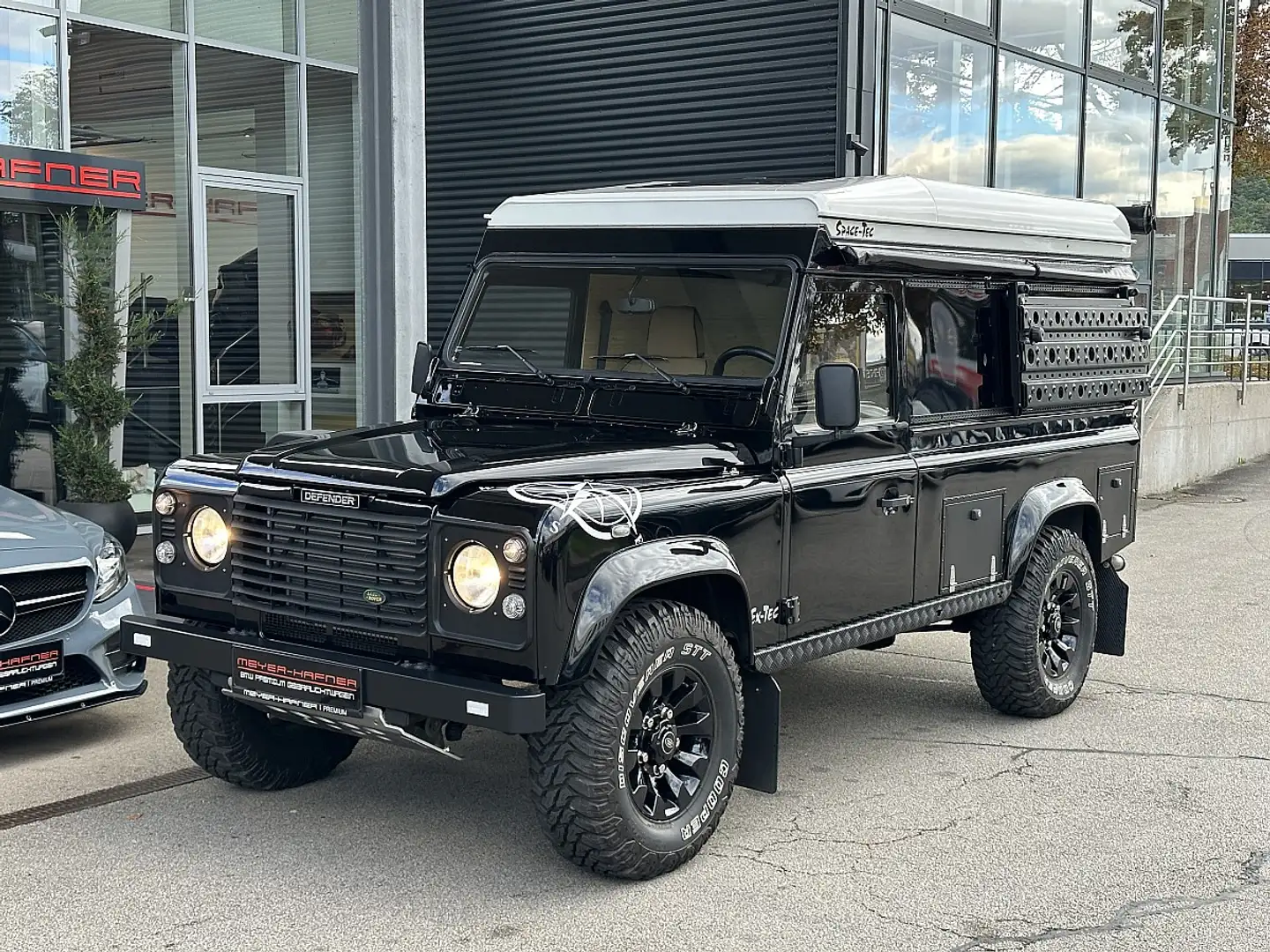 Land Rover Defender 110" Station Wagon 2,5 Td5 / 5 Zylinder / EX-TE... Schwarz - 1
