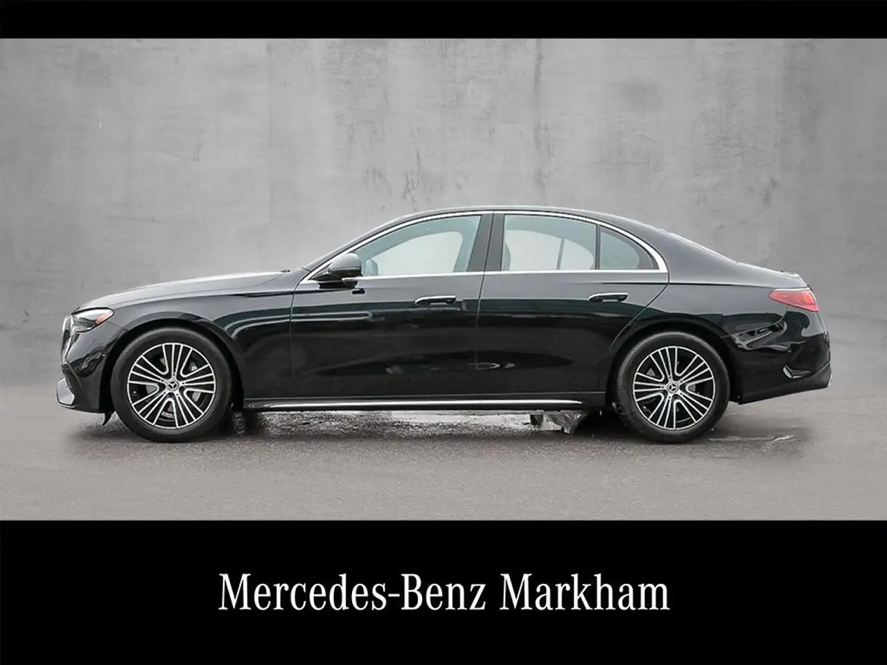 Mercedes-Benz E-Class снимка Mercedes-Benz E-Class